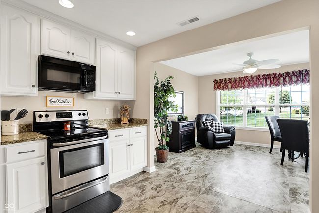 1056 Hilltop Commons Blvd, Condo with 3 bedrooms, 2 bathrooms and null parking in Whiteland IN | Image 14