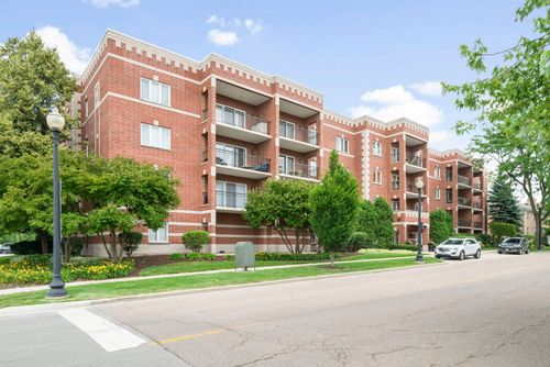 apt-304-100 N Gary Ave, Wheaton, IL, 60187-4987 | Card Image