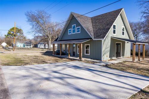 101 Dunn St, Caddo, OK, 74729-4219 | Card Image