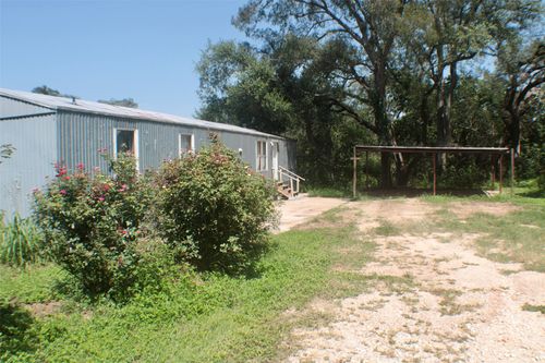 933 Highway 71 W, Smithville, TX, 78957-5812 | Card Image