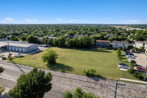 330 Old West Dr, Round Rock, TX, 78681-7503 | Card Image