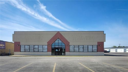 1971 E Pershing Rd, Decatur, IL, 62526-2814 | Card Image