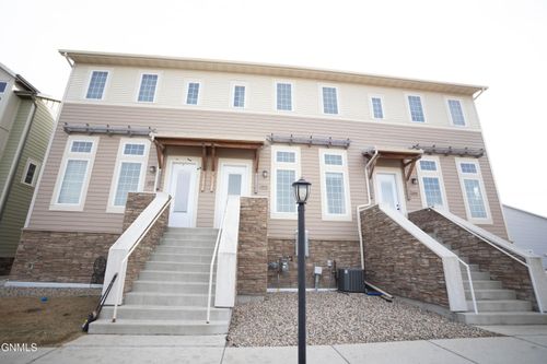 3214 Kenner Loop, Bismarck, ND, 58504-7333 | Card Image