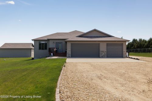 3686 115l Ave Sw, Dickinson, ND, 58601-8713 | Card Image