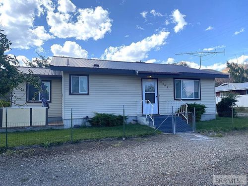 220 S S 10th St, Challis, ID, 83226-7738 | Card Image
