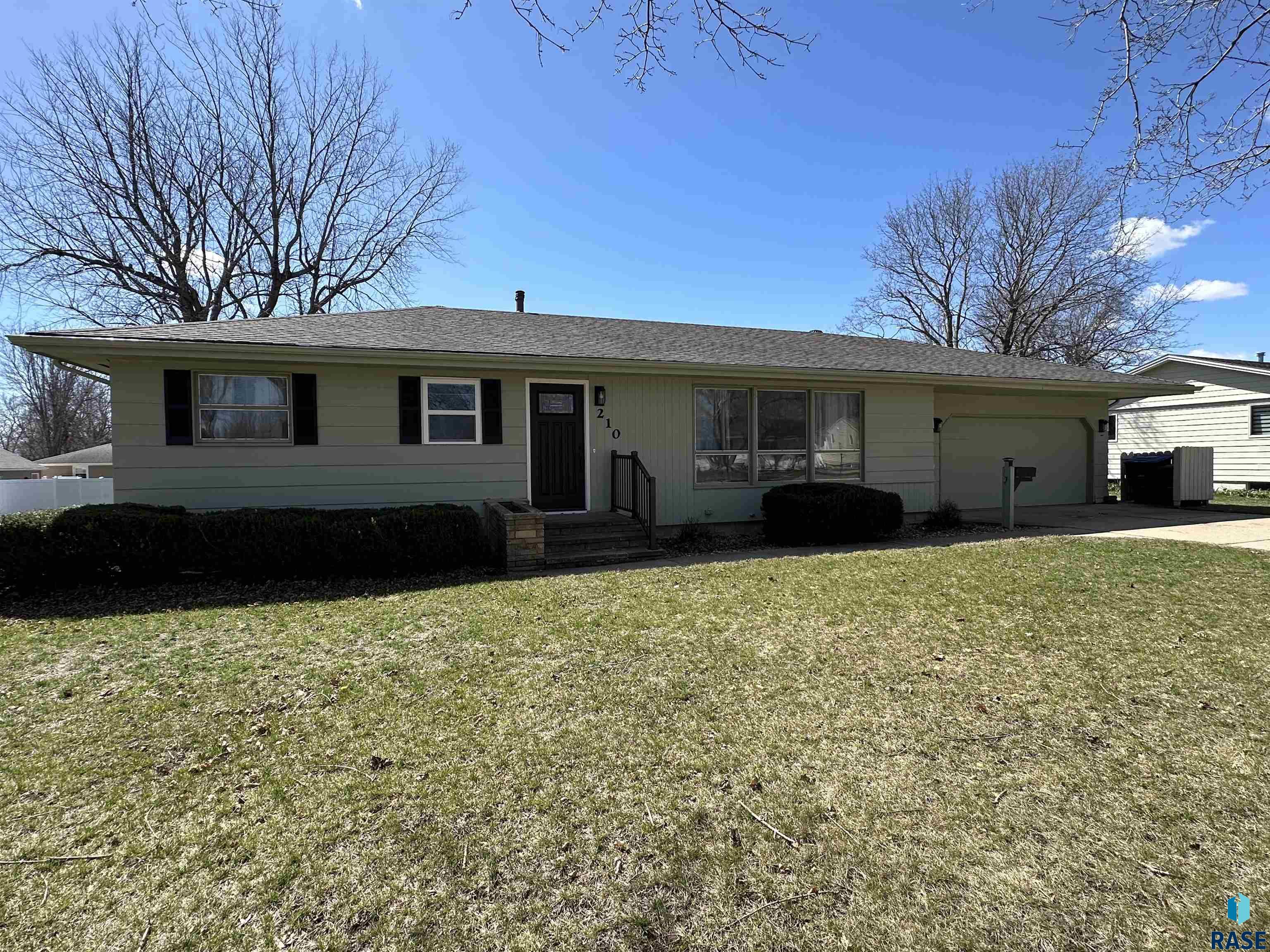 Oakland Ave, Luverne, MN 56156