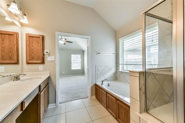 soaking tub | Image 19