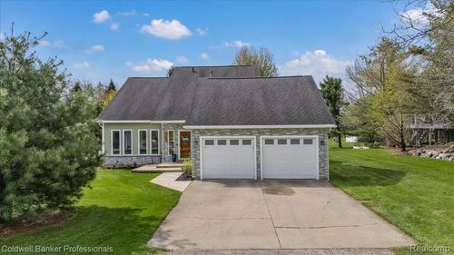 715 Eagle Hl, Ortonville, MI, 48462-9092 | Card Image