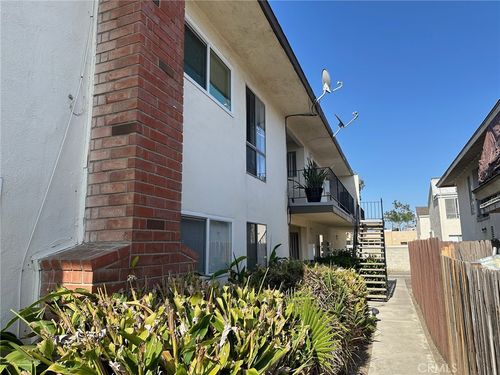 16052 Waikiki Ln, Huntington Beach, CA, 92649-2334 | Card Image