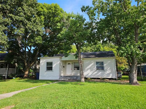 806 17th Ave N, Texas City, TX, 77590-5748 | Card Image
