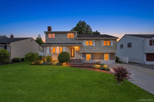 11 Edgewood Drive, Oyster Bay, NY, 11801 | Card Image