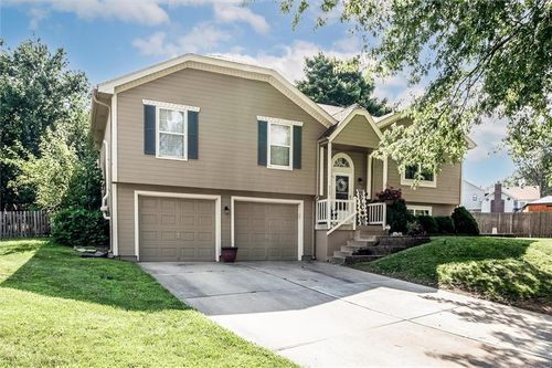 717 Se Pierre Ct, Lee's Summit, MO, 64063-4497 | Card Image