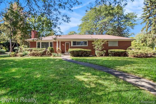 27619 California Dr Sw, Lathrup Village, MI, 48076-3417 | Card Image