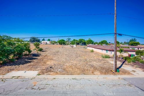 743 American Ave, Beaumont, CA, 92223-5706 | Card Image