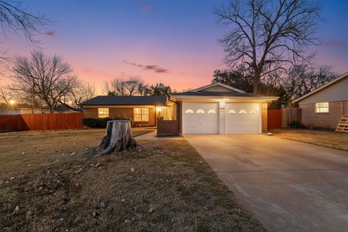 1102 Crisp Dr, Irving, TX, 75061-4158 | Card Image