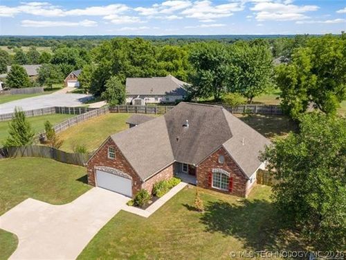 8012 Cottonwood Ave, Claremore, OK, 74019-2567 | Card Image