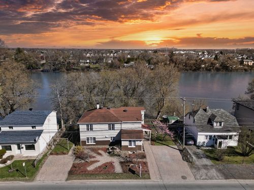 {{alt}} | Card Image