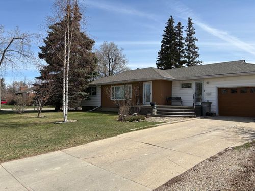 9011 102 St, Grande Prairie, AB, T8V2S8 | Card Image