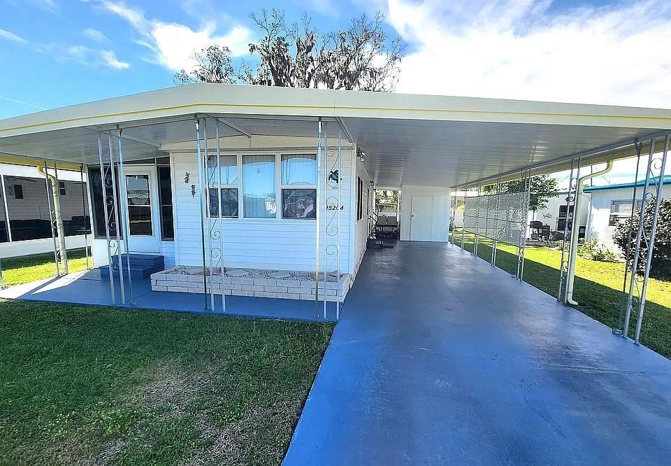 Ada Ave, Zephyrhills, FL 33541