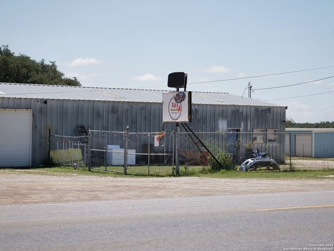 804 Uvalde Rd, Home with 0 bedrooms, 0 bathrooms and null parking in Rocksprings TX | Image 7