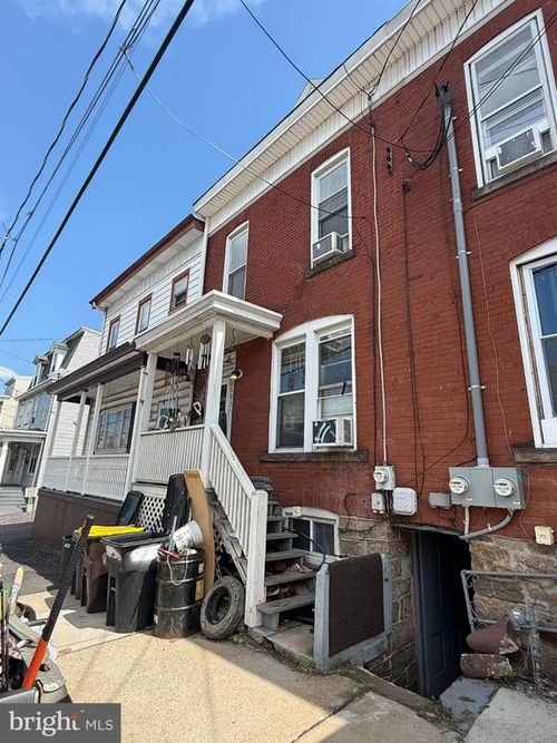 1645 W Market St, POTTSVILLE, PA, 17901-2103 | Card Image