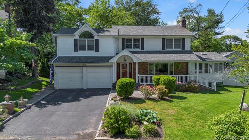 21 Martha Ct, Centerport, NY, 11721-1772 | Card Image
