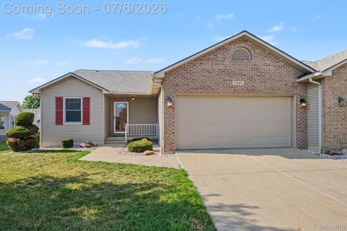 4392 Springbrook Dr, Swartz Creek, MI, 48473-1704 | Card Image