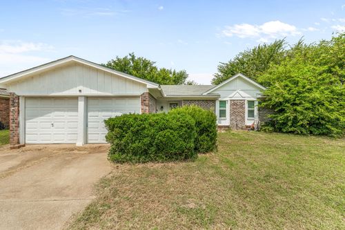 125 Roundtree Dr, Crowley, TX, 76036-2215 | Card Image
