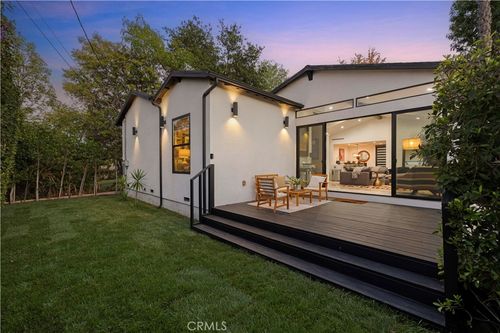 17929 Martha St, Encino, CA, 91316-1403 | Card Image