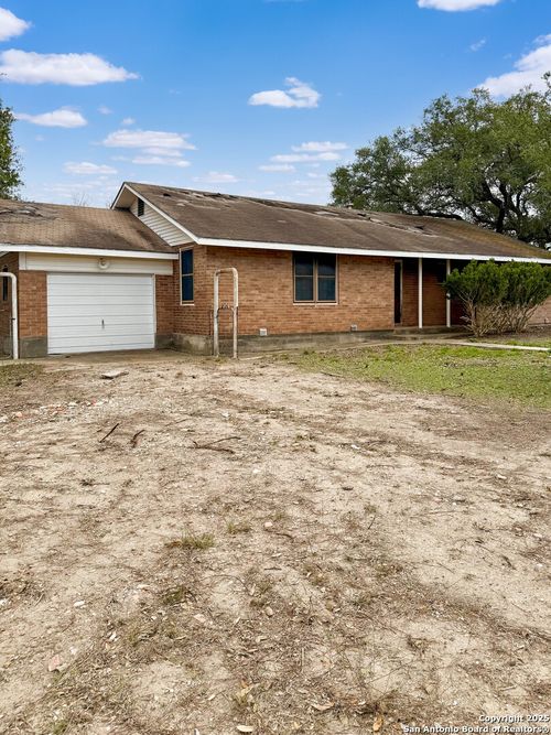 6462 Fm 1144, Karnes City, TX, 78118-5008 | Card Image