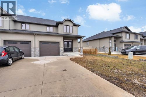 120 Lane St, Essex, ON, N8M0B2 | Card Image