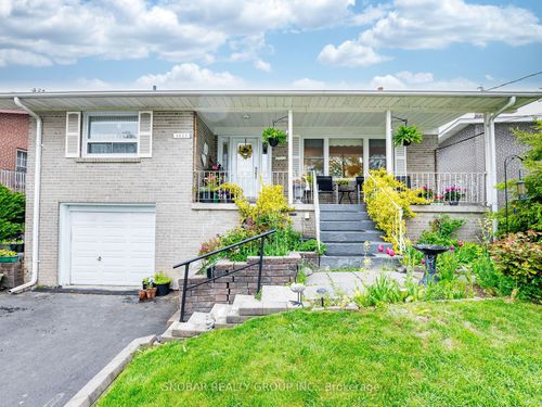 3623 Queenston Dr, Mississauga, ON, L5C2G9 | Card Image