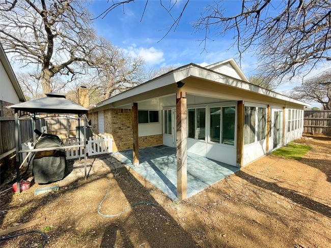 Covered patio off sun-room | Image 32