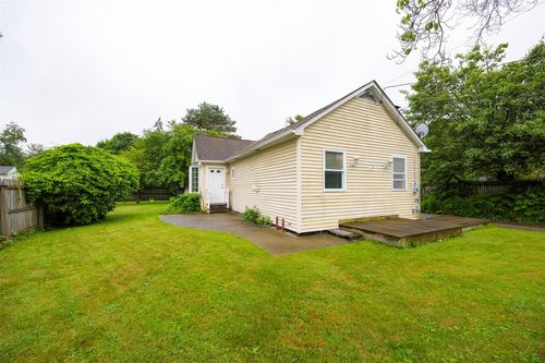 10 Tobacco Ln, Red Hook, NY, 12571-1711 | Card Image
