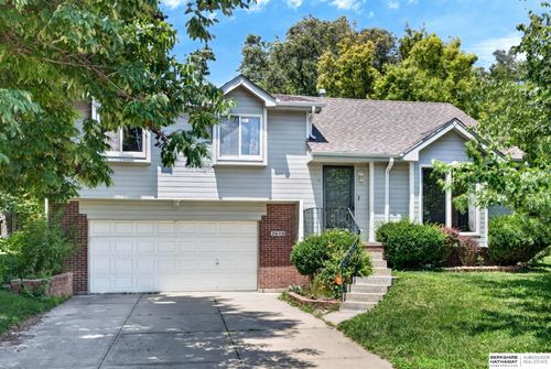 2606 Blackhawk Dr, Bellevue, NE, 68123-3704 | Card Image