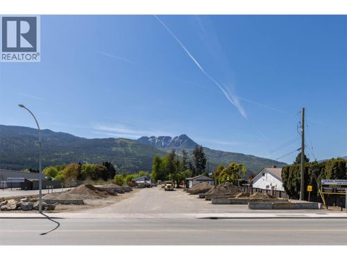 2220/2270 10 Ave Sw, Salmon Arm, BC, V1E0E1 | Card Image