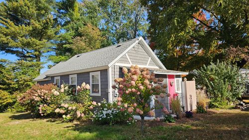 5 Lake Shore Dr, Wales, MA, 01081-9705 | Card Image
