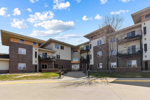 220-3200 11th St S, Fargo, ND, 58104-4611 | Card Image