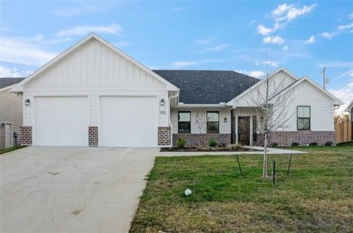 105 Byrom Ct, Whitesboro, TX, 76273-1558 | Card Image