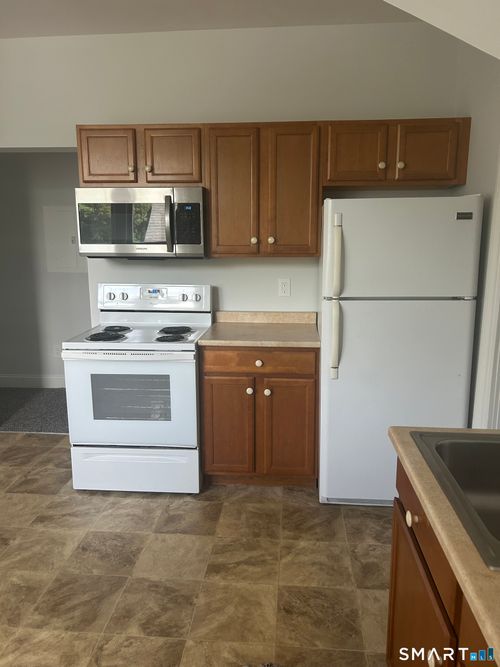 5-304 Caroline St, Derby, CT, 06418-1400 | Card Image