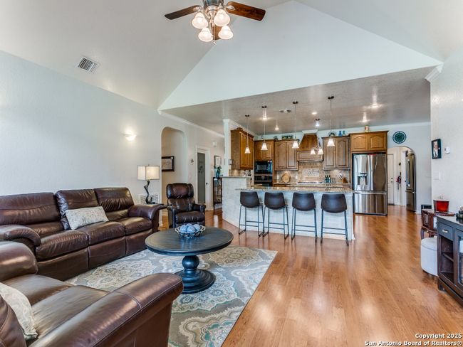 6840 S Loop 1604 W, House other with 3 bedrooms, 3 bathrooms and null parking in Von Ormy TX | Image 17