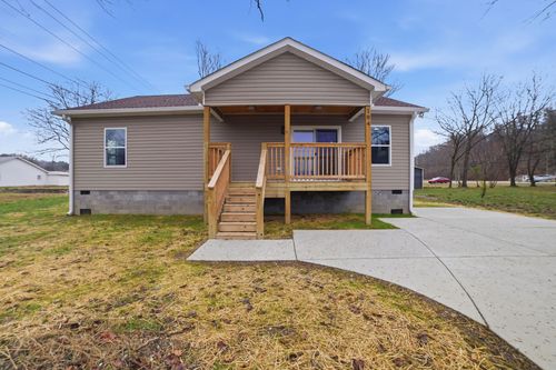 104 Fairground Dr, Waverly, TN, 37185-1709 | Card Image