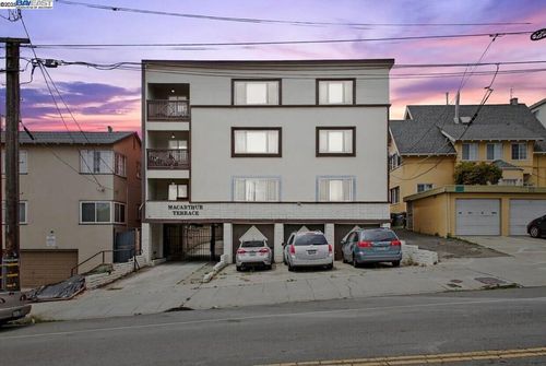 273 Macarthur Blvd, Oakland, CA, 94610-3164 | Card Image