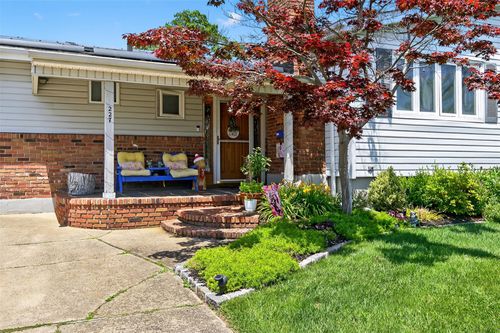 227 Young St, West Babylon, NY, 11704-2924 | Card Image