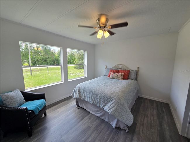 Spacious Master Bedroom with Laminate Flooring | Image 34