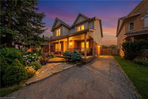 66 Segwun Rd, Waterdown, ON, L8B0J2 | Card Image