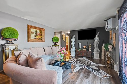 n209-9520 Mayfield Ave, Oak Lawn, IL, 60453-2848 | Card Image