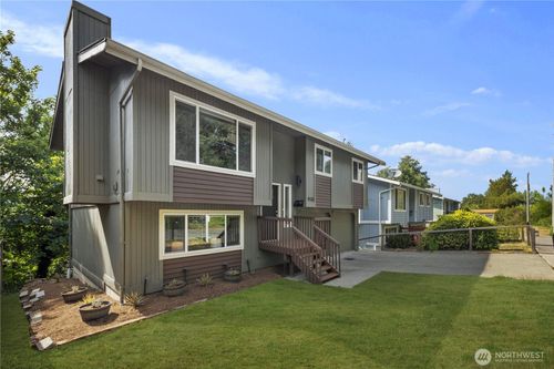 4133 23rd Ave Sw, Seattle, WA, 98106-1232 | Card Image