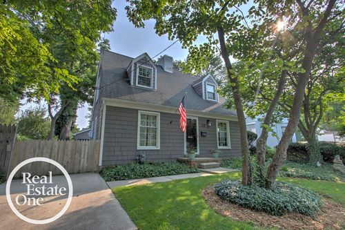 212 Moross Rd, Grosse Pointe Farms, MI, 48236-2949 | Card Image
