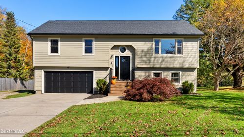 44 Melbourne Rd, Pittsfield, MA, 01201 | Card Image